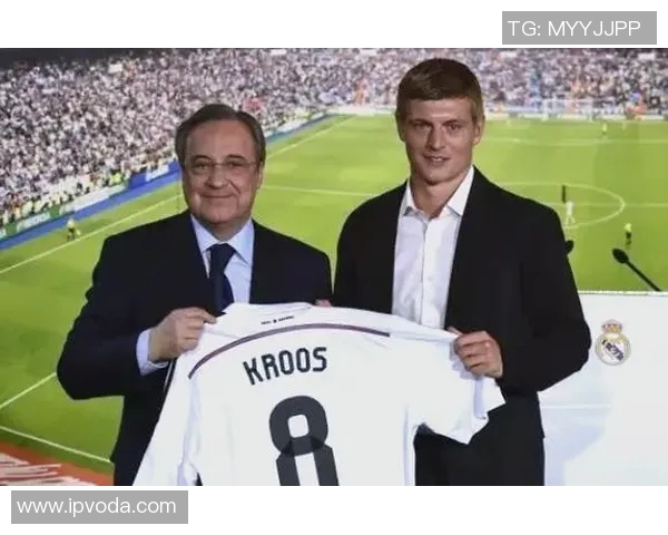 克罗斯：从中场指挥官到足球战术革新者的辉煌历程与影响